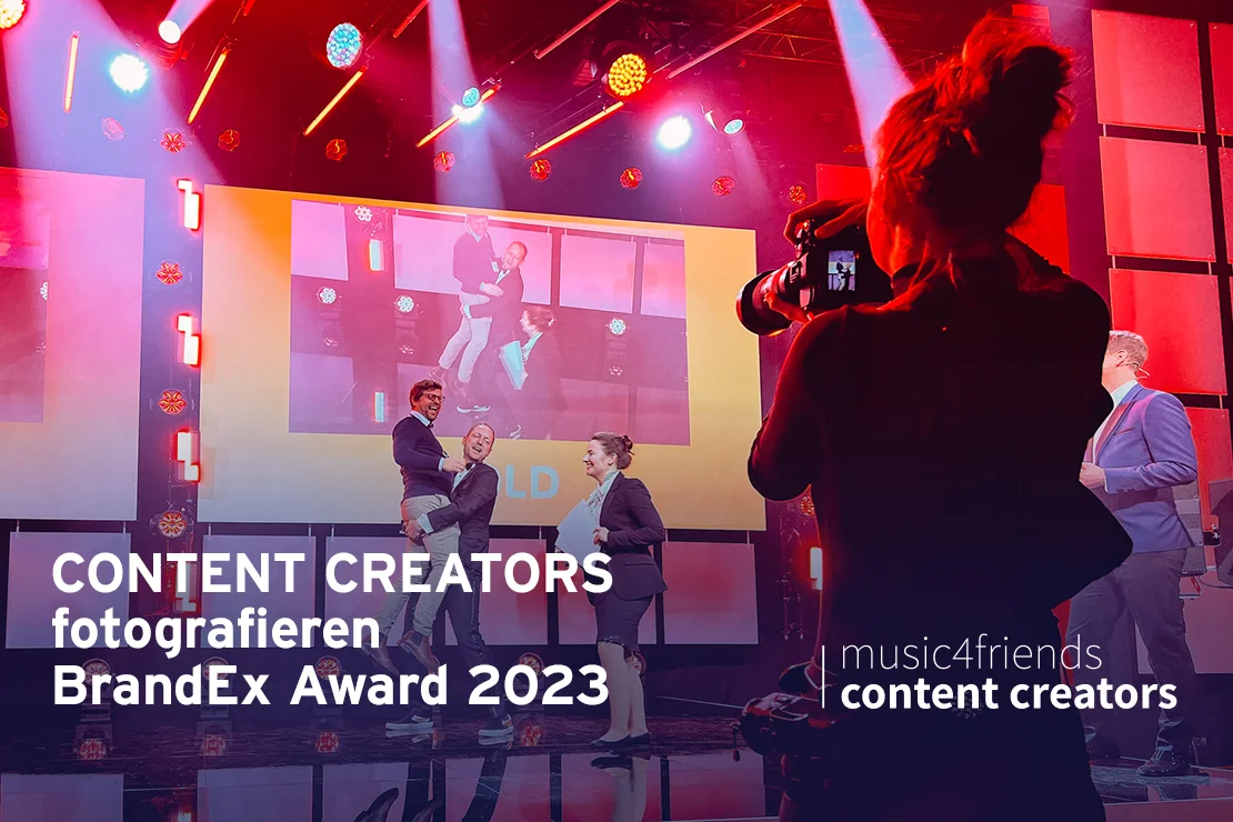 Content-Creators beim BrandEx Award 2023 feiern kreative Auszeichnungen.